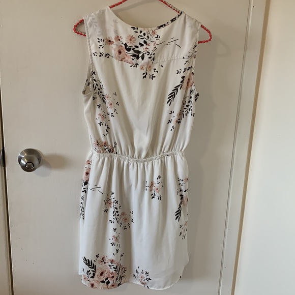 White floral summer dress - Picture 3 of 3